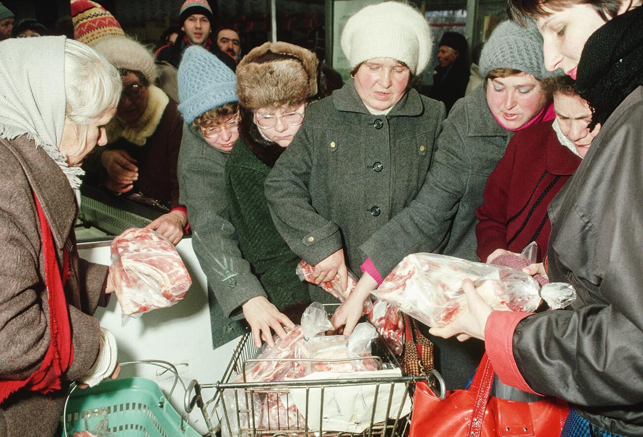 Customers quickly grab meat at a state run market during economic difficulties in the Soviet Union.