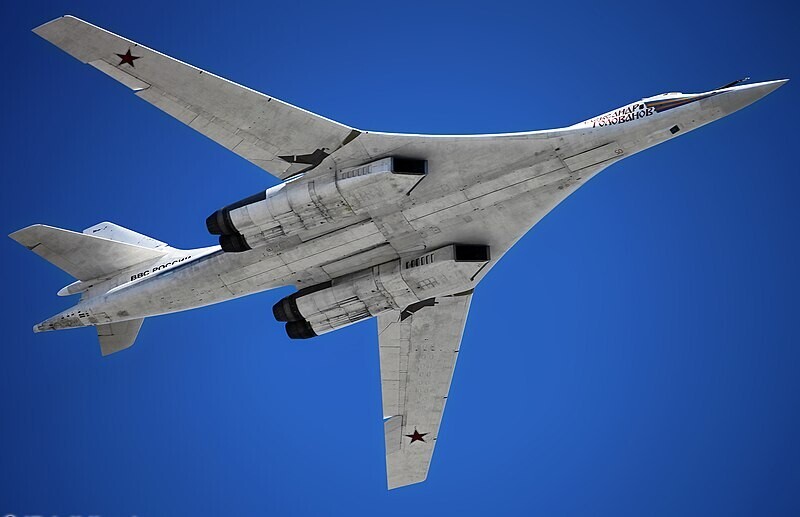 Imagem de um Tu-160 em voo, 2013