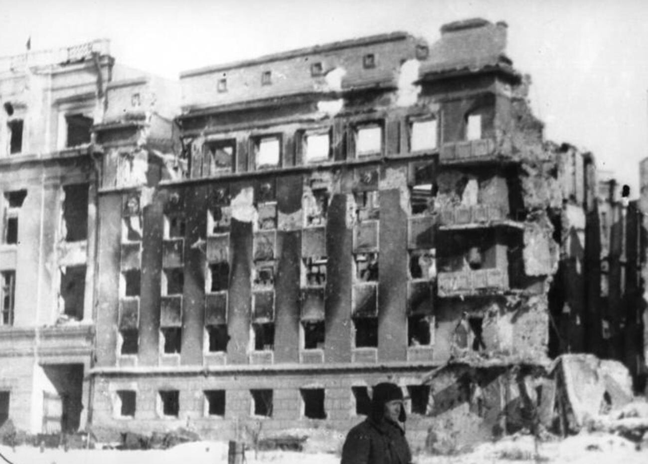 Сградата на универсалния магазин в Сталинград, в която е пленен Фридрих Паулус