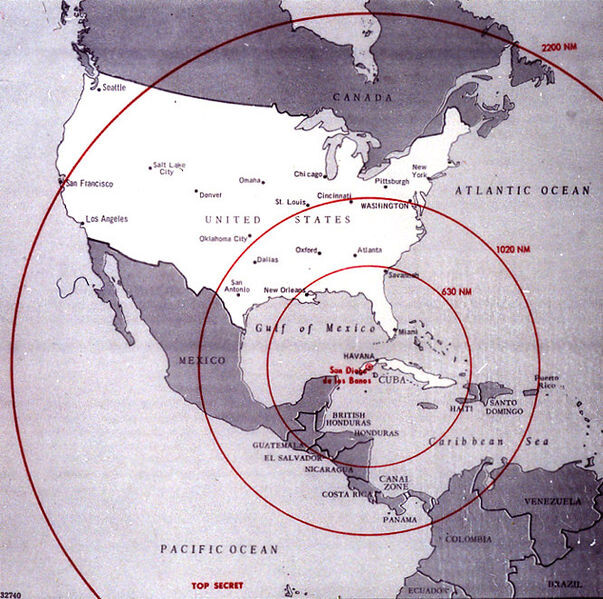 Mapa de América del Norte realizado por la CIA. Muestra el alcance de los misiles nucleares en instalación en Cuba, utilizados durante las reuniones secretas sobre la crisis cubana.