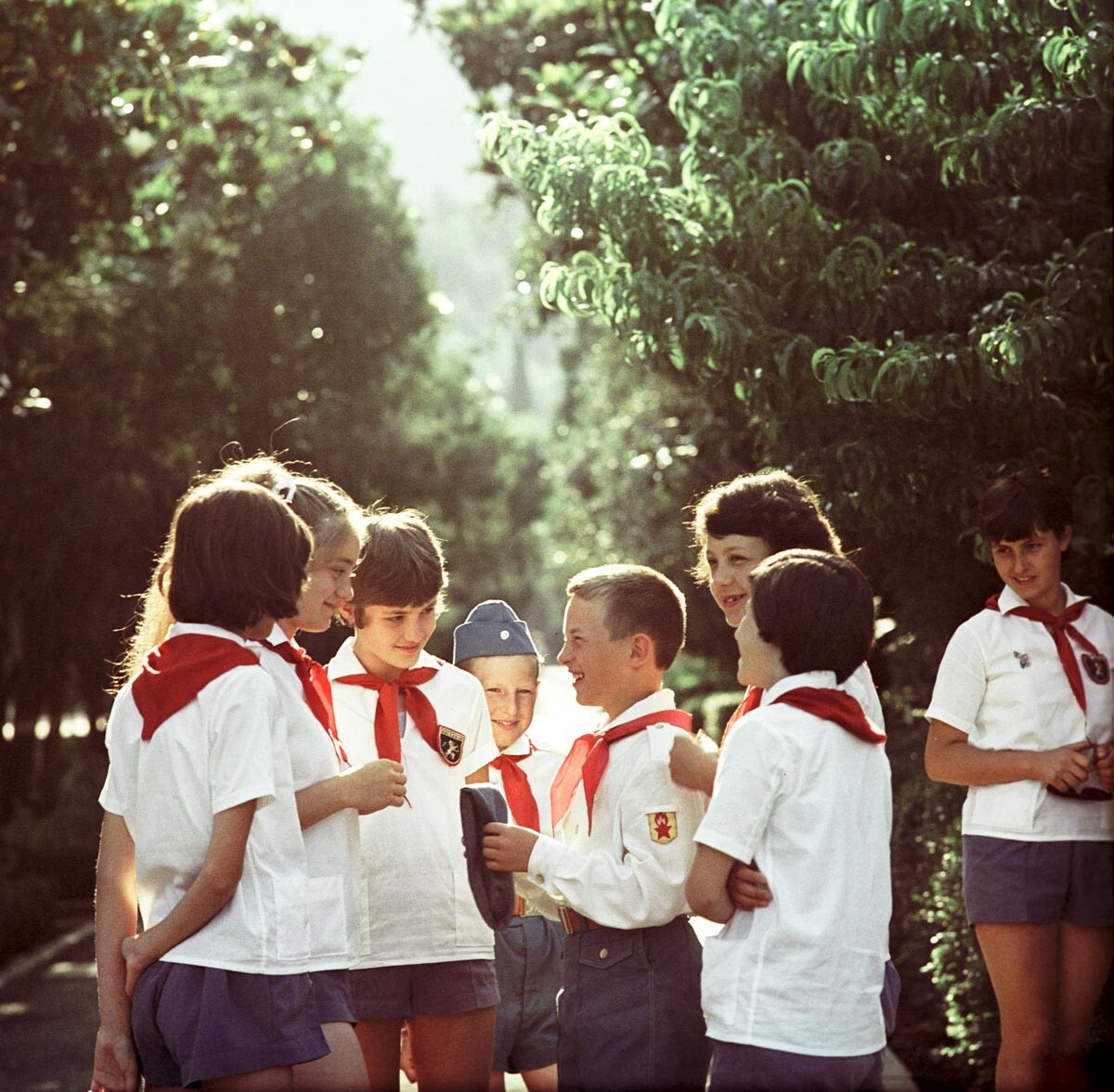  Български и руски деца на 111-та Всесъюзна пионерска промяна в 