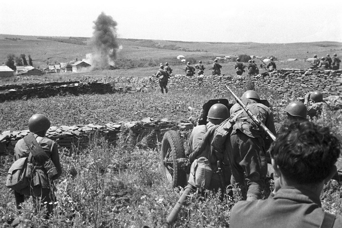 Велики отаџбински рат 1941-1945. Северно-Кавкаски фронт. Совјетски војници у боју. Јул 1942.