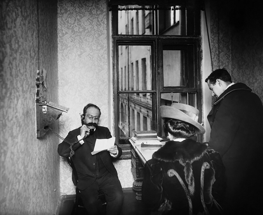 Редакция журналисты. Первый день в редакции. Редакция газеты. Первый день в редакции. Первый день в редакции.