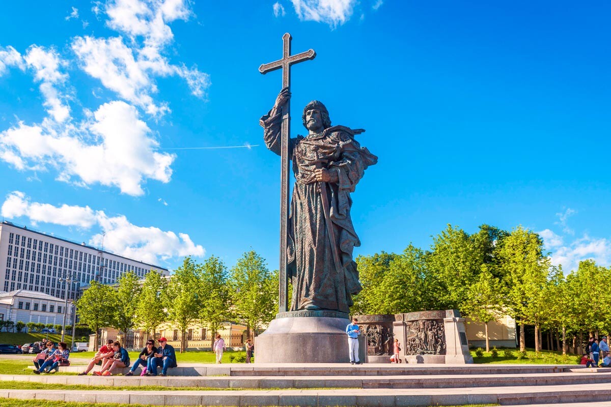 Споменик кнезу Владимиру у Москви.