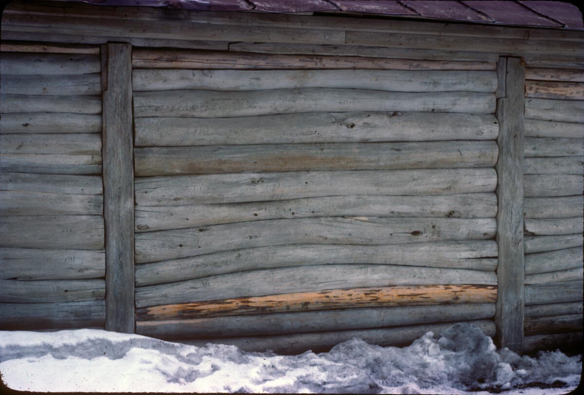 Yasnaya Polyana. Log shed, section of wall. April 10, 1980