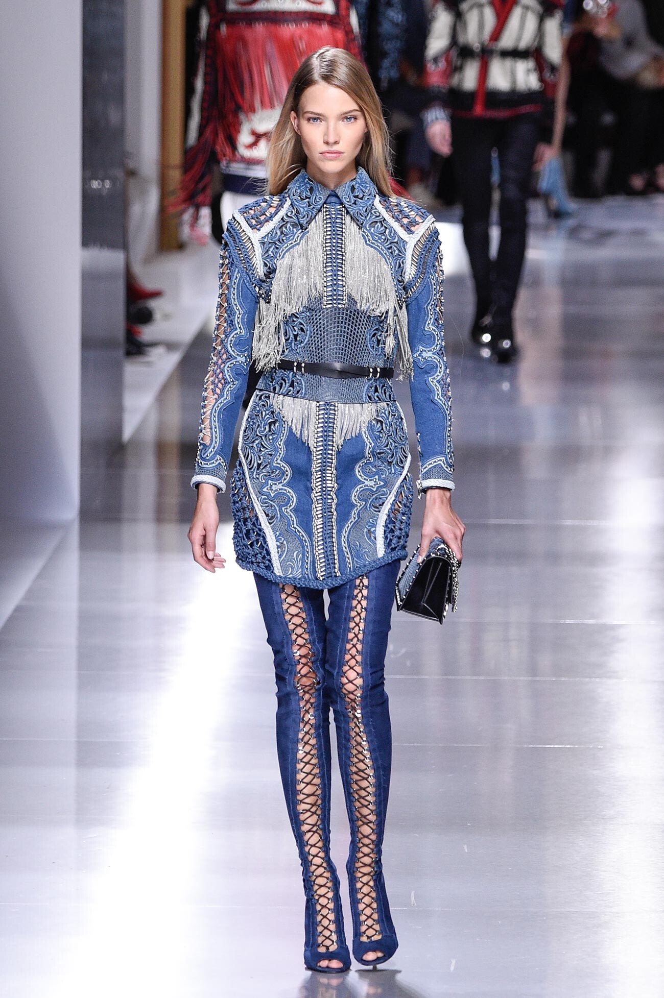  Саша Лус на подиума на мъжката сбирка пролет/лято 2018 година на Balmain, част от Седмицата на модата в Париж на 24 юни 2017 година в Париж, Франция 