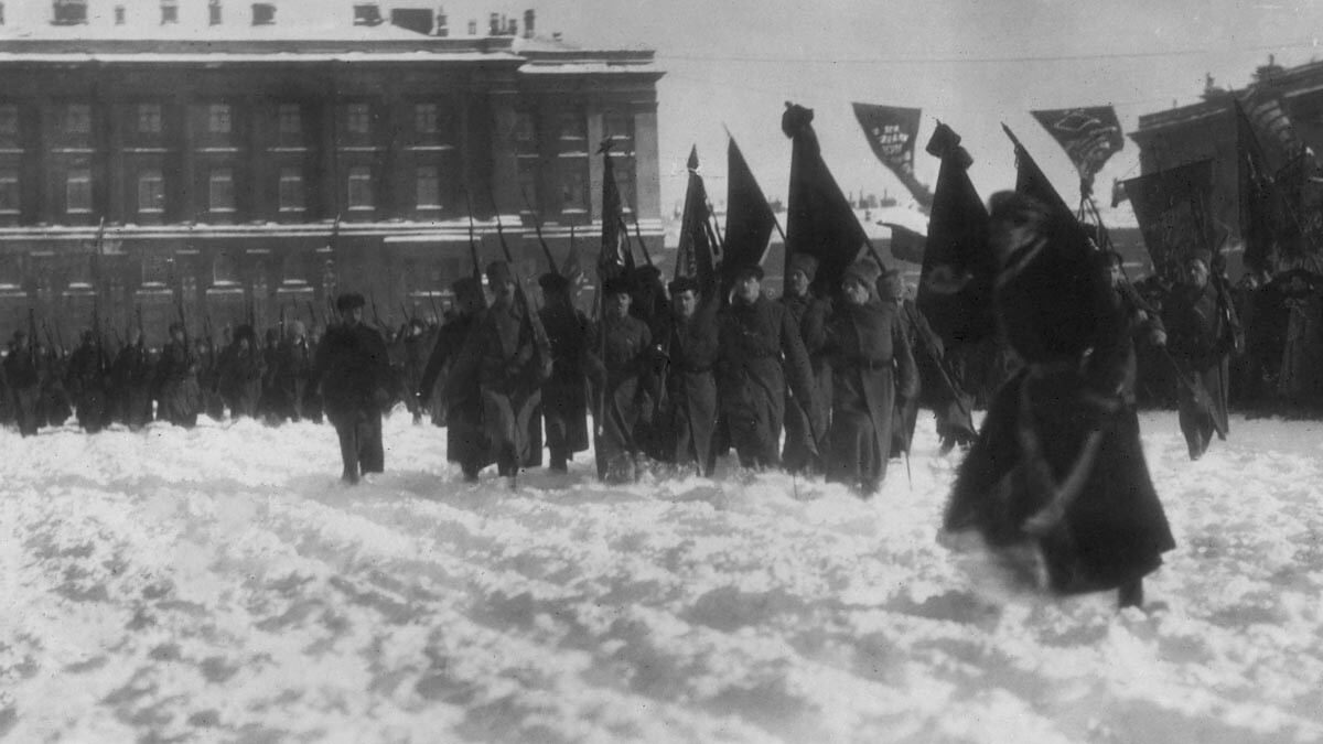  Петроград. 23 февруари 1919 година Първият боен церемониал на Работническата алена войска (репродукция) 