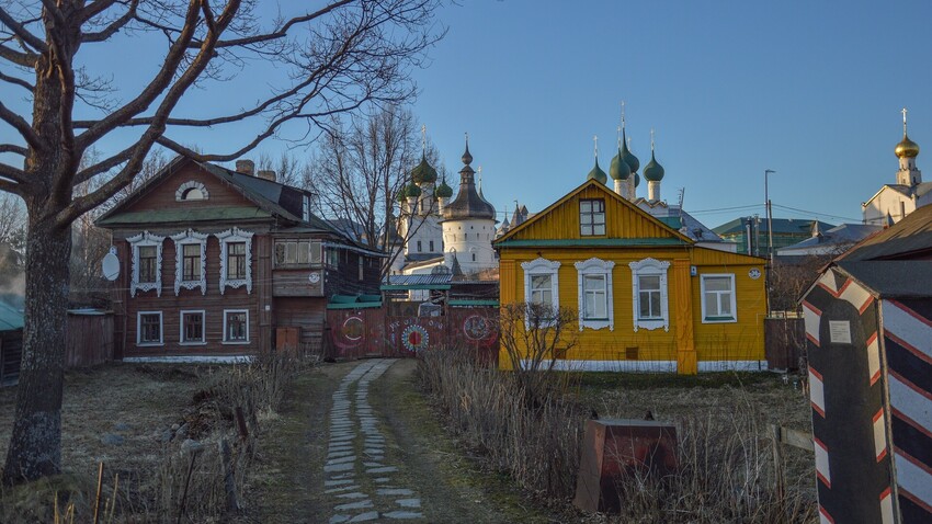 Leaving Moscow for provincial churches, wooden huts & tranquility (PHOTOS) - Vimarsana News