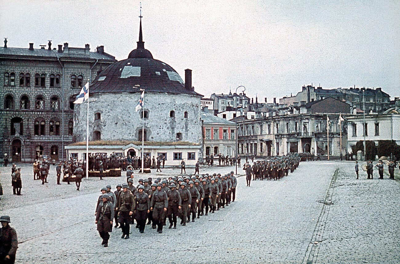Finnish troops in Viborg, August 1941.