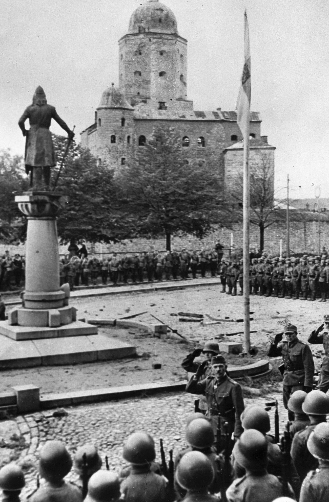 Finnish troops in Viborg.