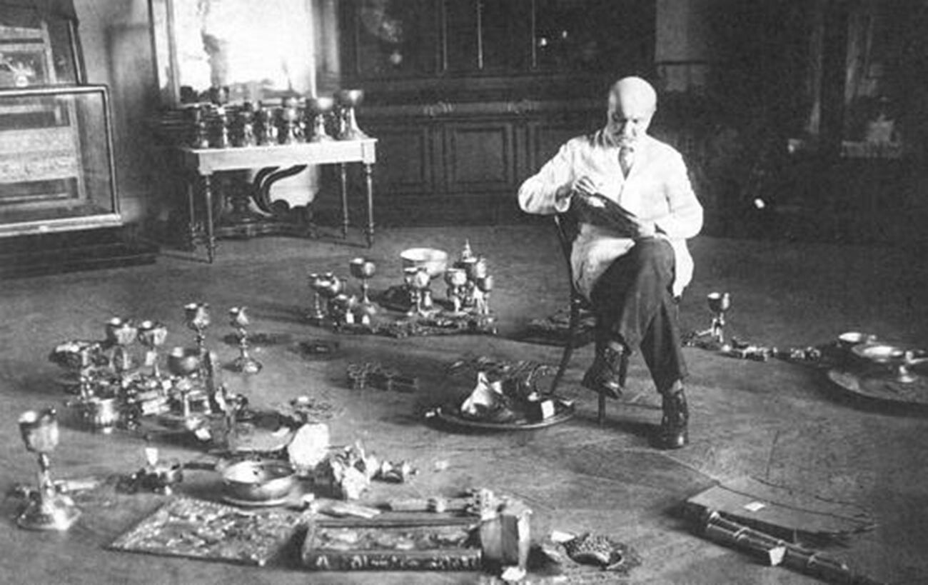  Дмитрий Иванов прави списък на църковни полезности 