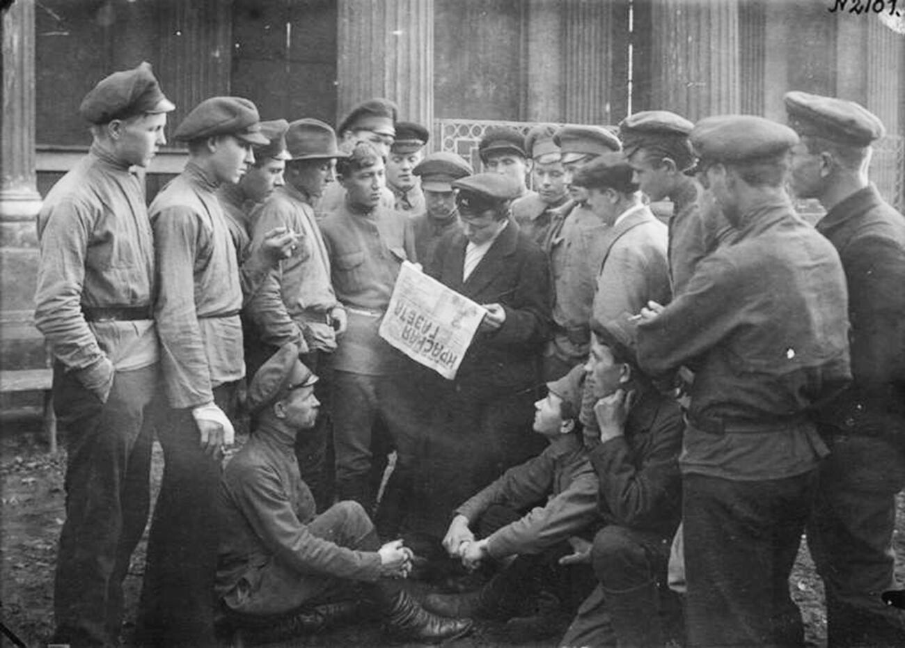 Soldiers read a newspaper