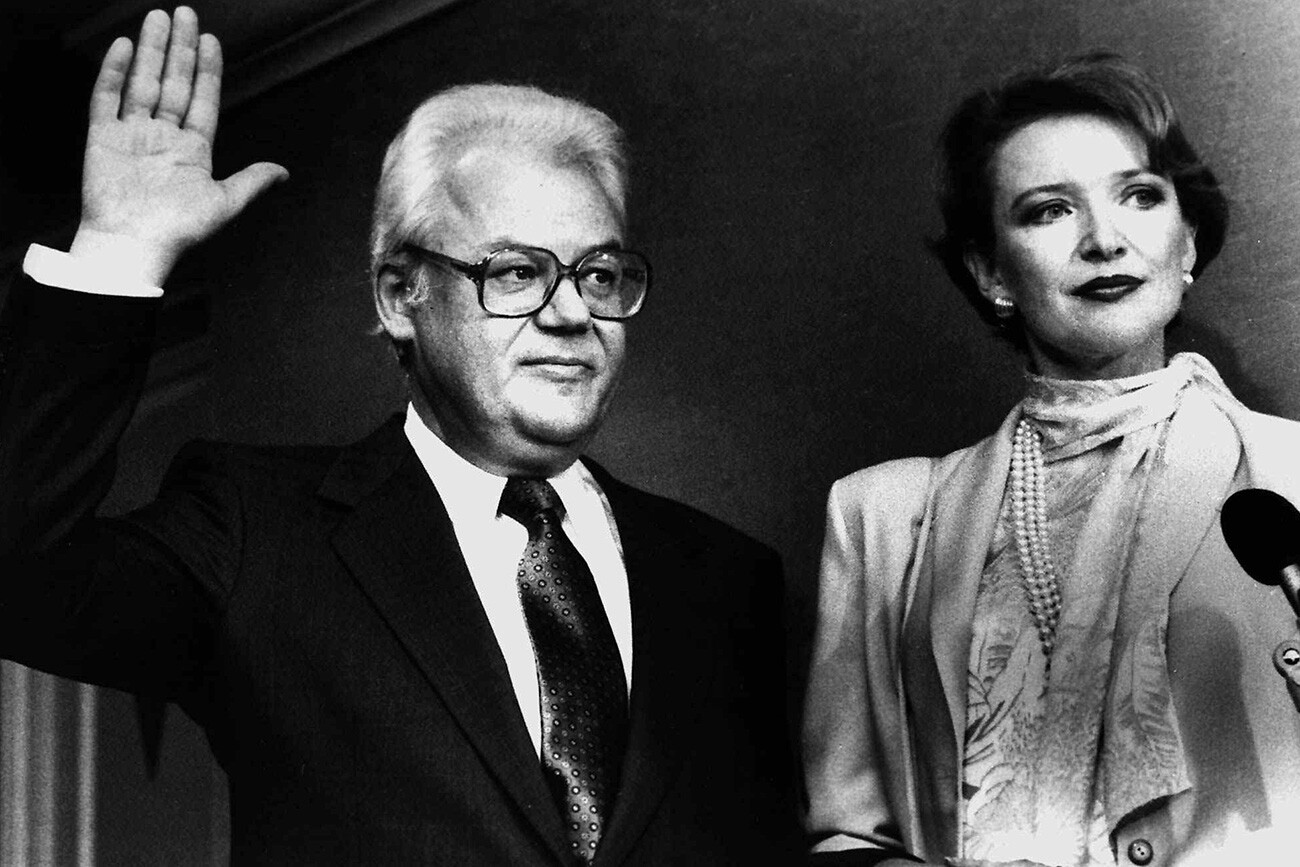 Arkady Shevchenko, the Soviet diplomat to seek asylum in the U.S., takes the oath of American citizenship in Washington, Feb. 28, 1986.