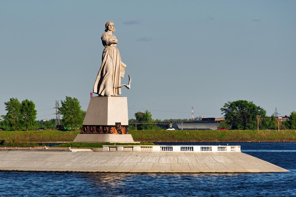 The Mother Volga monunent in Rybinsk.