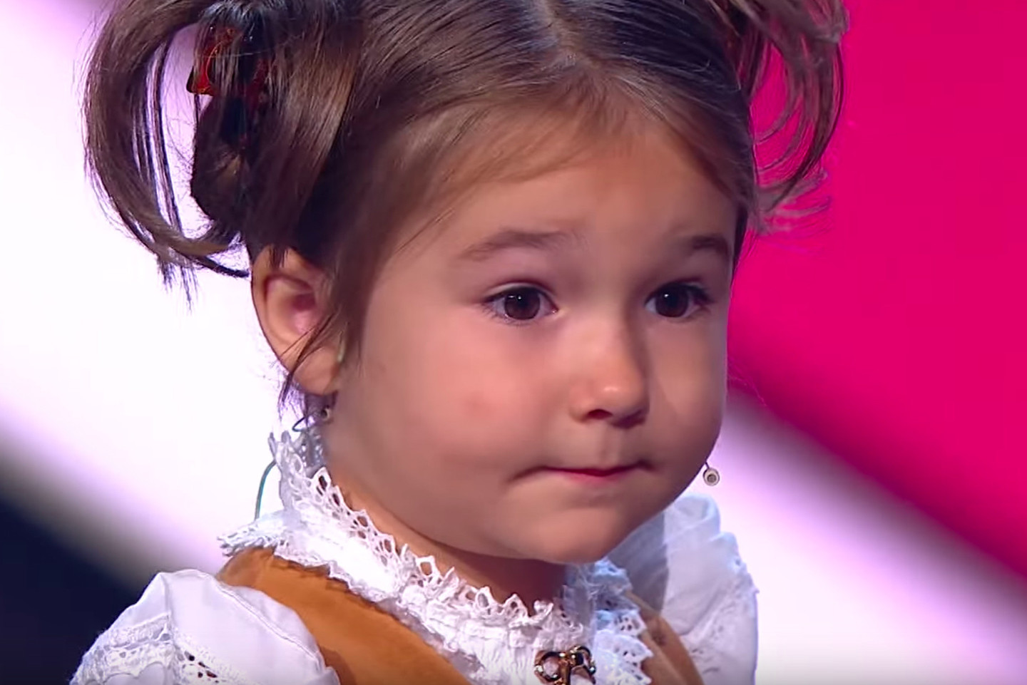 Aos 4 anos, garota russa já fala sete línguas; veja vídeo width=