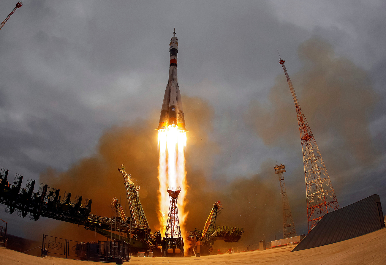 Rusia Luncurkan Roket Soyuz dengan Tiga Awak Baru