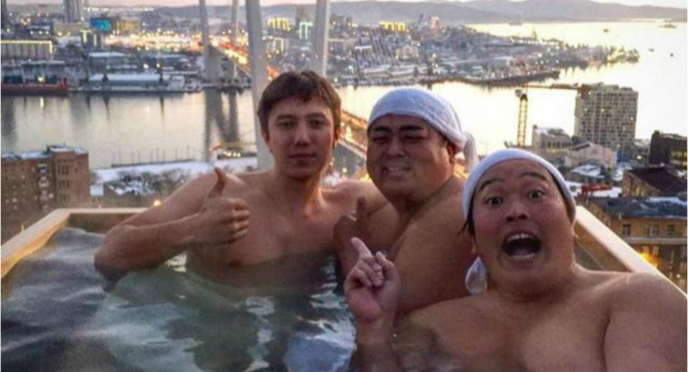 Mandi Sambil Berkendara ke Vladivostok, Sensasi Baru Ala Komedian Jepang