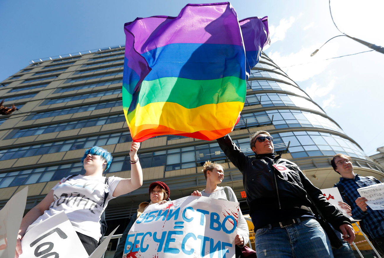 Protestos LGBT na Rússia são marcados por detenções width=