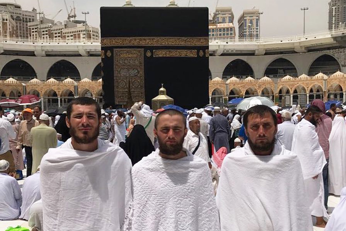 Pergi Haji, Tiga Pemuda Dagestan Berhasil Mencapai Mekkah dengan Bersepeda