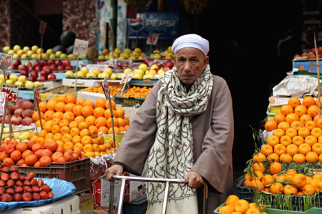 A man sells oranges in the Magra El-Oyoun market Russia lines up new fruit and veg imports ahead of Turkish ban 