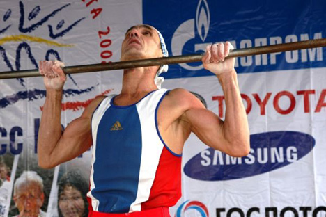 podtyagivanie Russian athlete sets new pull-up world record 