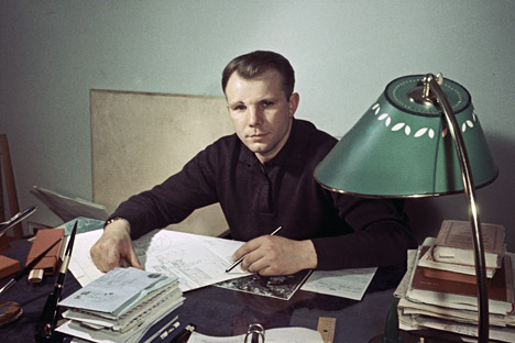 After his flight, Major Gagarin, traveled the world without a break, glorifying the Soviet way of life. Source: Alexadnr Mokletsov / RIA Novosti Six things you might not know about Yuri Gagarin 