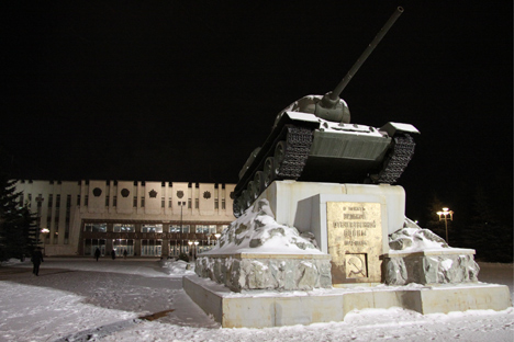 Di Luar Jangkauan Penjajah: Uralvagonzavod, Jantung Industri Tank Rusia