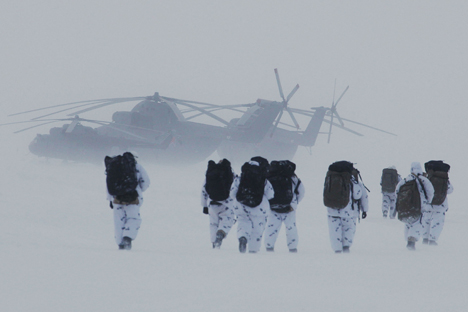 Rusia realiza pruebas militares en el Ártico, región de creciente importancia