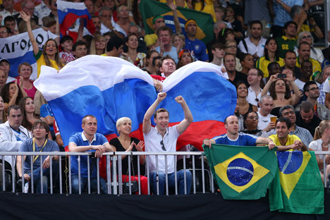 Ribuan Penggemar Sepak Bola Rusia Terbang ke Brasil