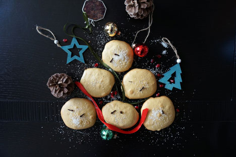 Pryaniki – Russian-style Christmas gingerbread