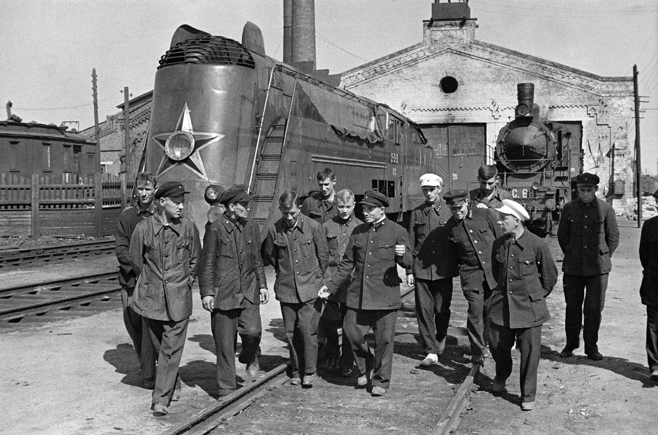 L’Atelier de maintenance ferroviaire soviétique sur le chemin de fer Oktyabrskaya de Moscou, 1939. Crédit : Anatolii Garanin / RIA Novosti