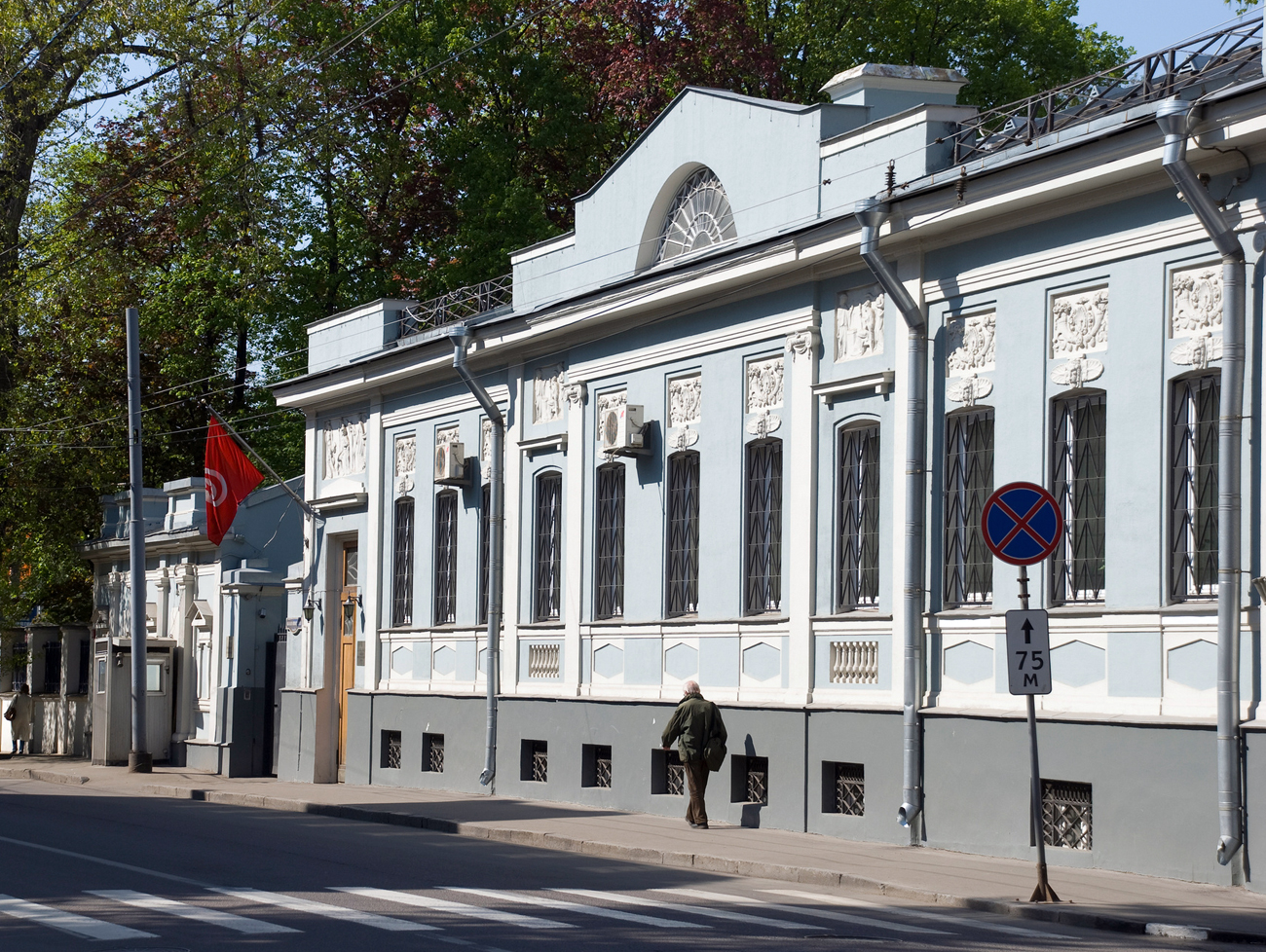 Skeptics say that the crying comes from late-working employees of the Tunisian embassy: the commissar's house is now occupied by a diplomatic mission. Source: Lori/Legion-Media