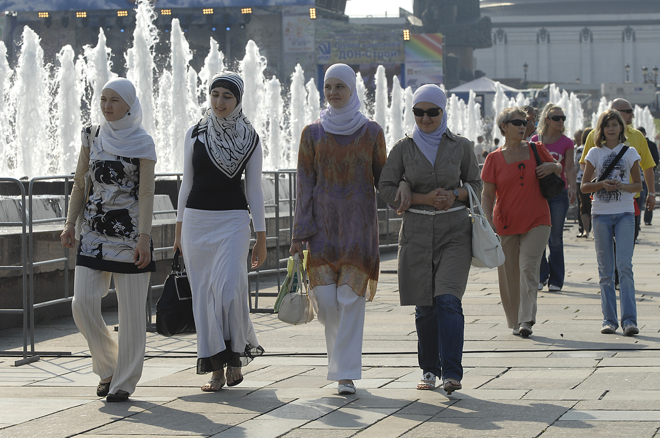 Jilbab di Rusia: Diwajibkan dan Dilarang