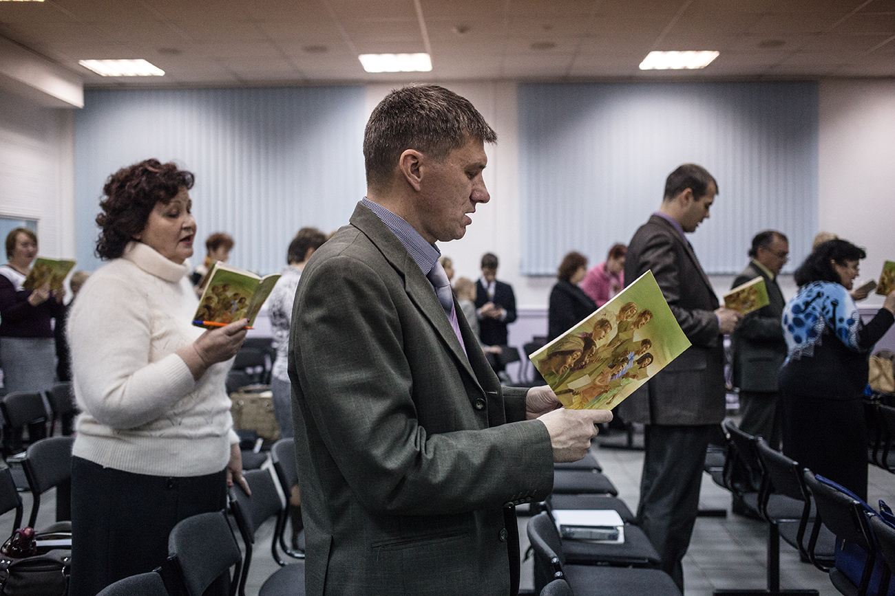 Kenapa Rusia Menekan Aktivitas Gereja Saksi Yehuwa?