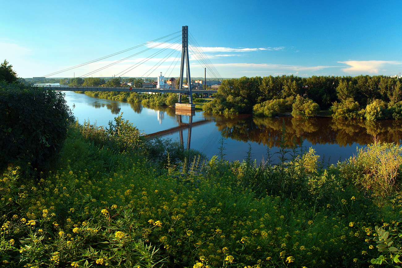 Bridge over the Tura River, Tyumen. 
