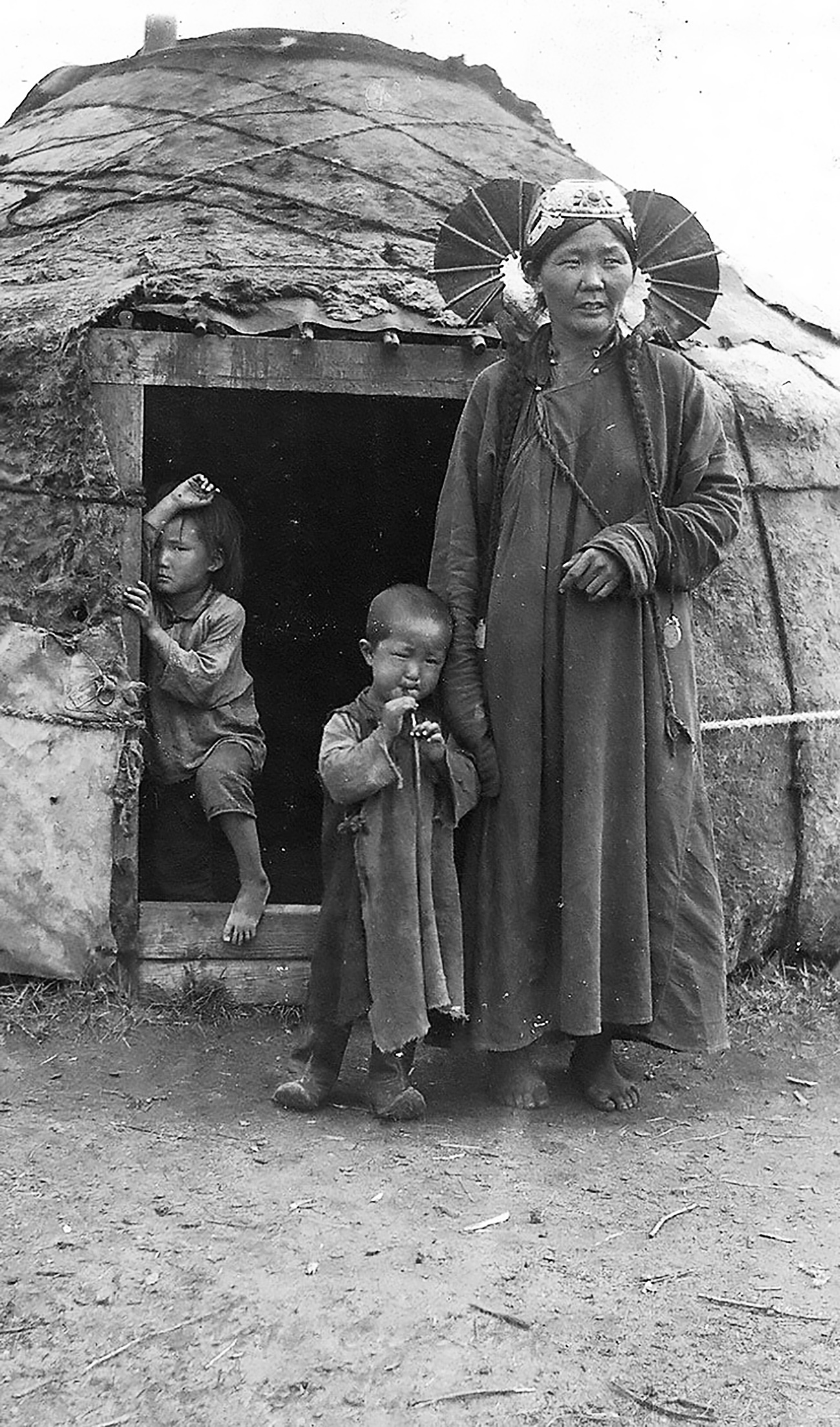 Fotografija iz Mongolije z začetka 20. stoletja. Vir: Arhivska fotografija
