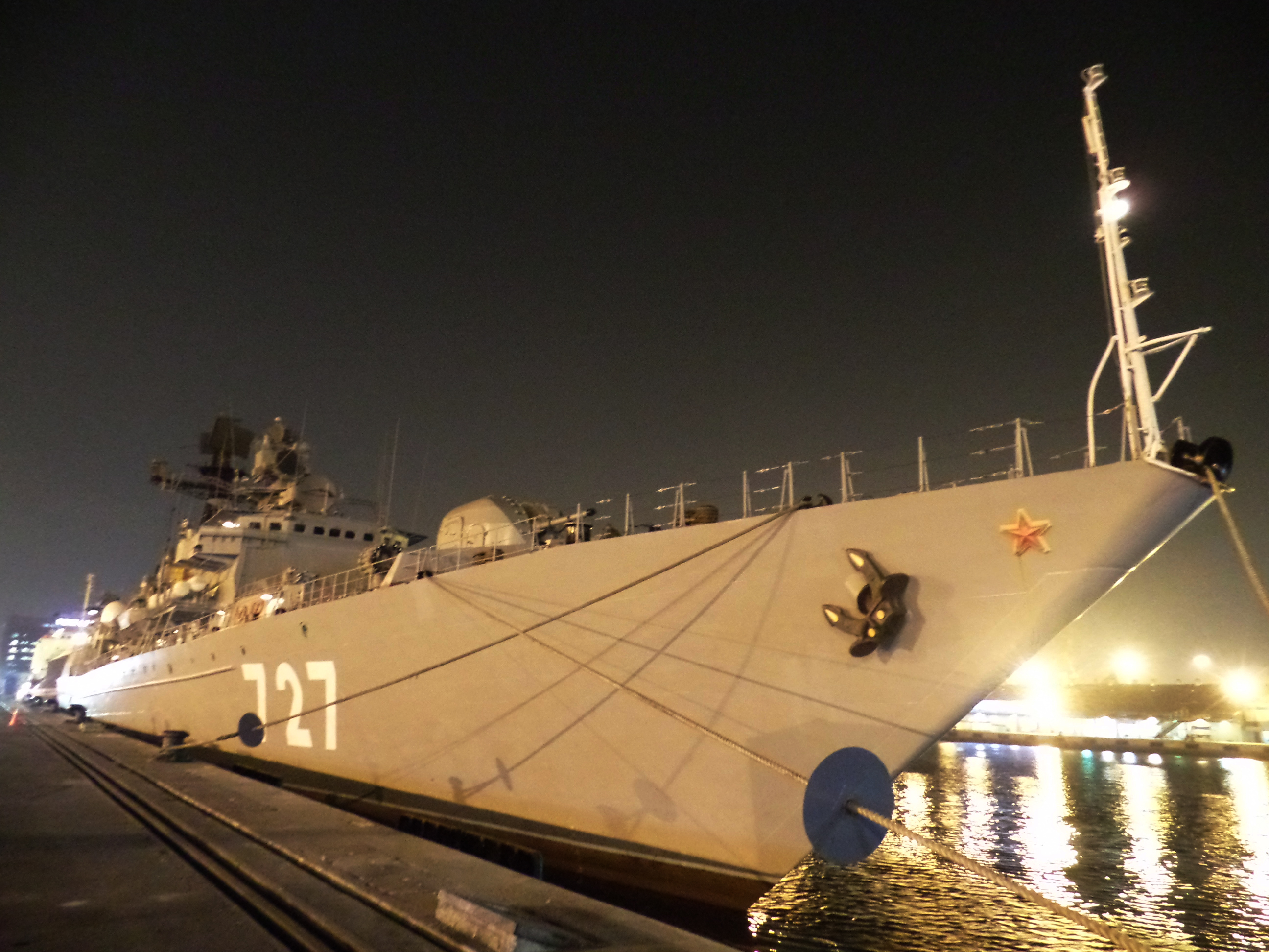 Fregat Armada Baltik Angkatan Laut Rusia "Yaroslav Mudry" (727) berlabuh di pelabuhan Tanjung Priok, Jakarta, Indonesia. Kapal perang ini tiba di Jakarta pada tanggal 5 November 2014 dalam rangka menghadiri rangkaian acara INDO Defence 2014 Expo & Forum yang digelar di Jakarta, 5-8 November 2014.