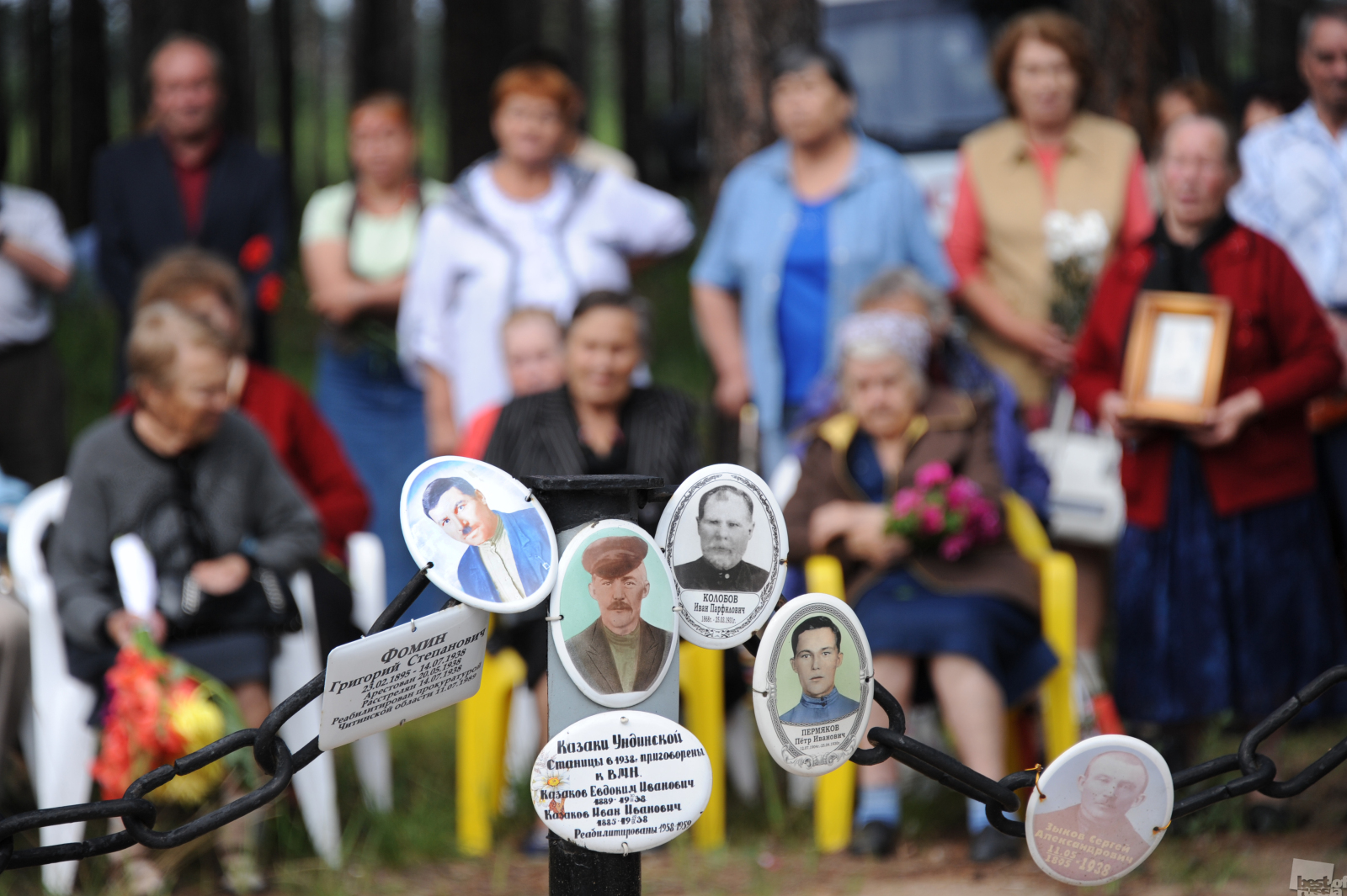 Russians participate in memorial action commemorating victims of repression
