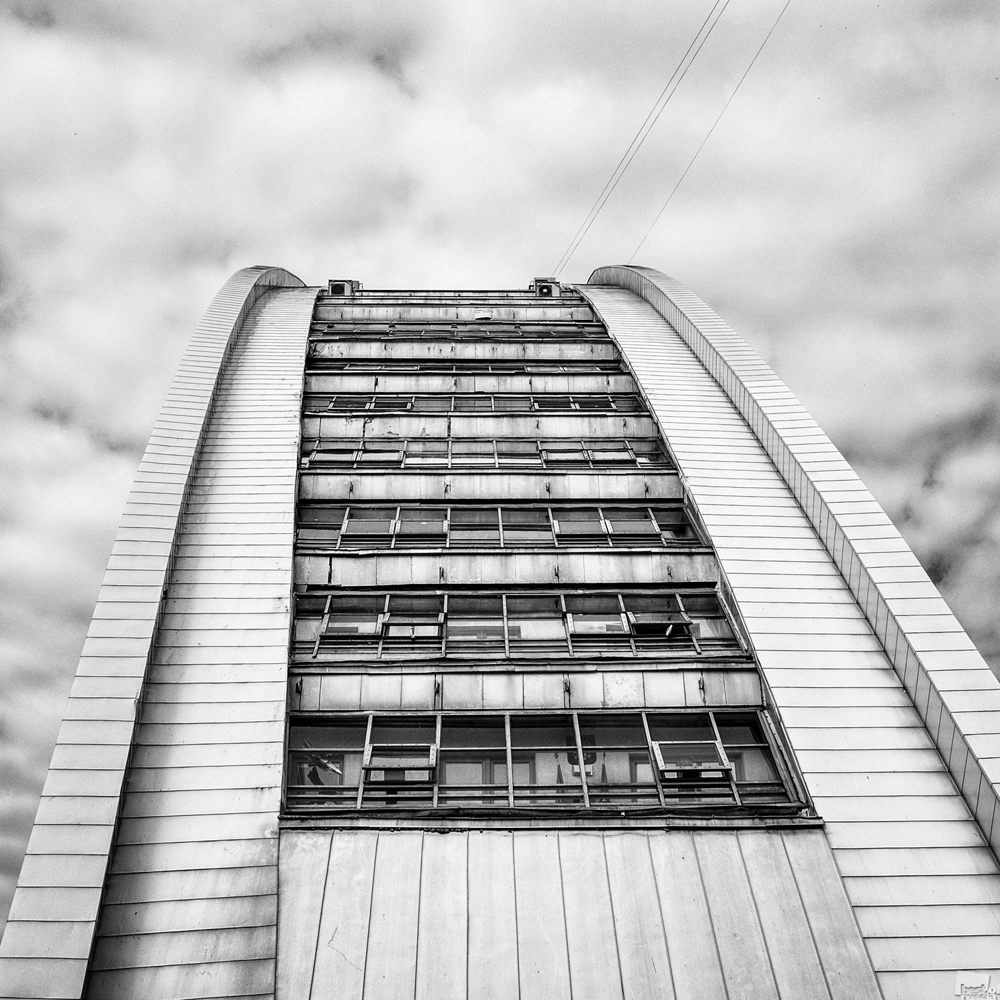 Das Gebäude in einer merkwürdigen Form (Moskau).