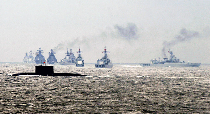 Kapal perang Tiongkok meluncurkan misil selama latihan militer gabungan antara Rusia-Tiongkok di dekat Semenanjung Shandong di Tiongkok. Sumber: Reuters