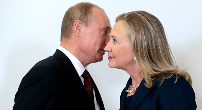 Vladímir Putin y Hillary Clinton en el Foro de APEC en Vladivistok, 2012. Fuente: AP