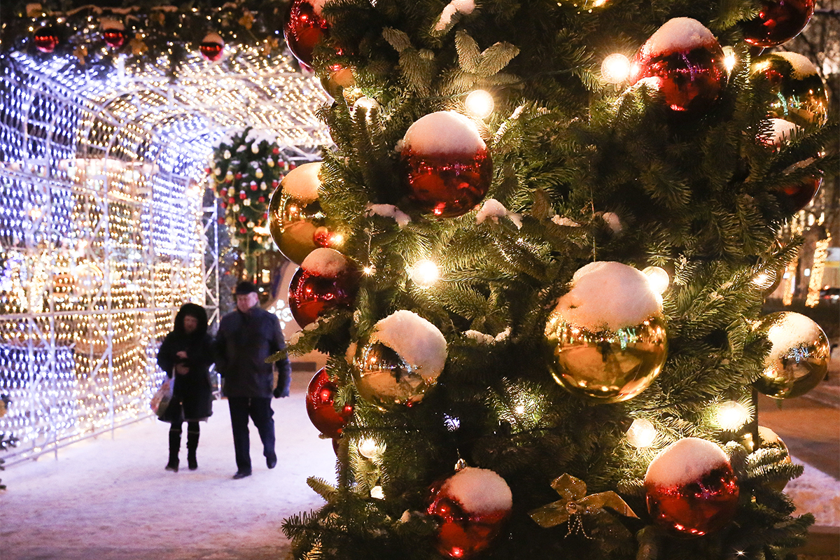 Holiday mood: How street decorations transform Russian cities