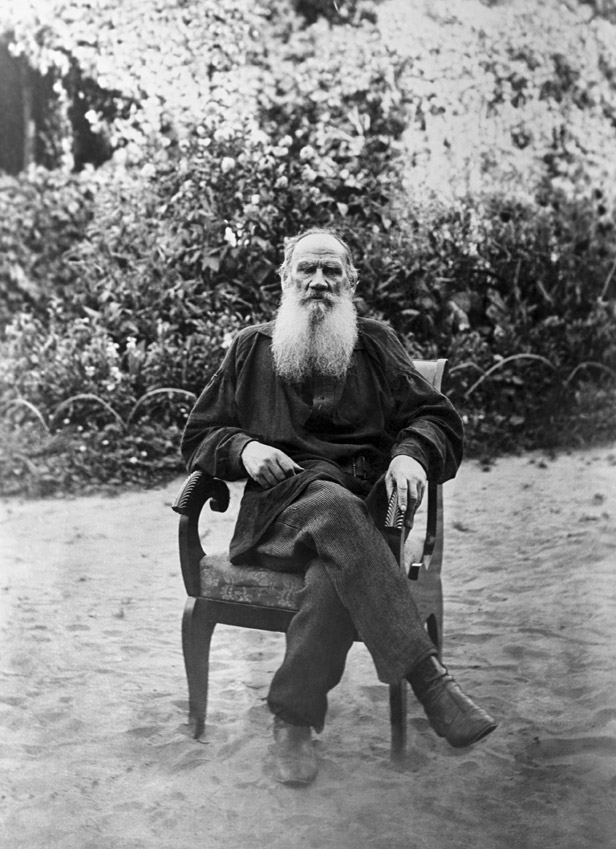 Leo Tolstoy in Yasnaya Polyana estate in Tula Region. Source: Archive photo