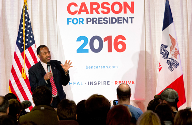 Republican presidential candidate, Ben Carson speaks to supporters at his campaign's caucus night rally, Monday, Feb. 1, 2016, in West Des Moines, Iowa. Foto: AP