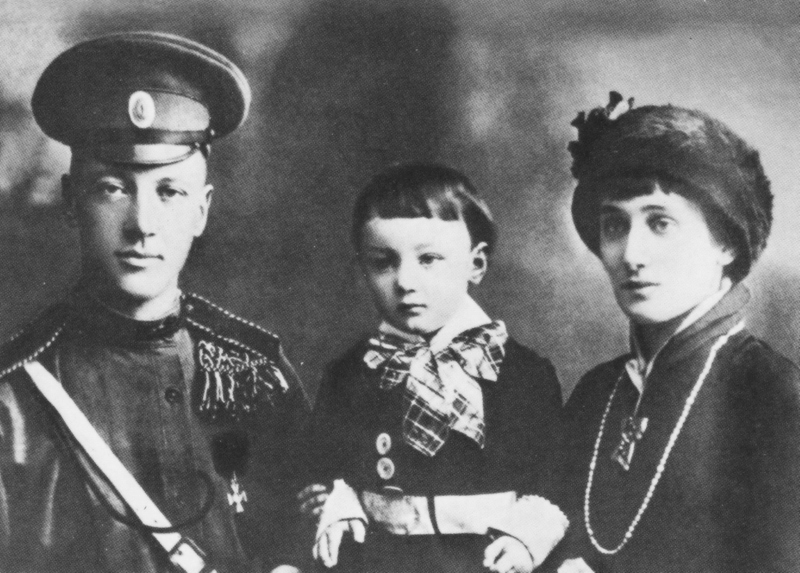 Nikolai Gumilev, Lev Gumilev and Anna Akhmatova, 1915. Source: L.Gorodetsky