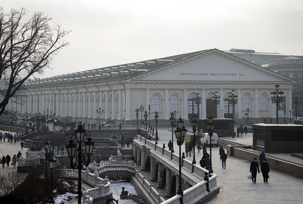 Манежная выставка москва. Манеж на Манежной площади. Центральный выставочный зал манеж Москва. Бове манеж в Москве. Здание манежа в Москве о и Бове 1817.