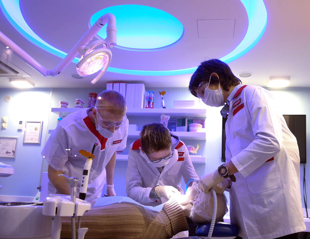 Kids, would-be dentists, at KidZania Moscow, a theme park where children can work in adult jobs, at Moscow's Aviapark shopping mall. Foto: Vyacheslav Prokofyev / TASS