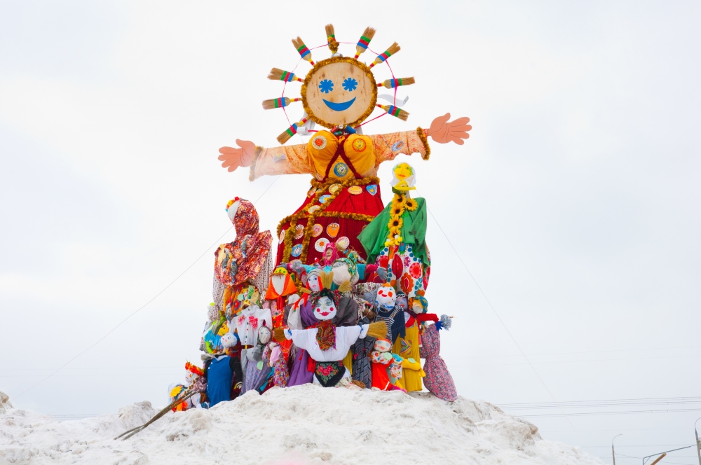 La muñeca de paja llamada Máslenitsa representa el invierno y se quema al final de la celebración. Foto: Lori / Legion-Media 