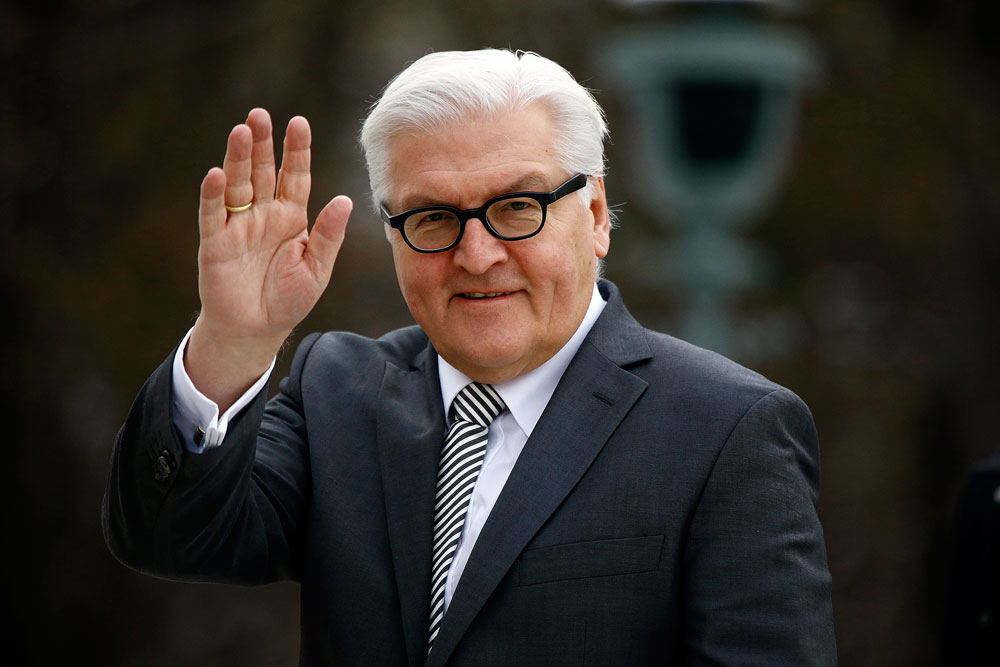 Steinmeier calls for returning Russia to G8