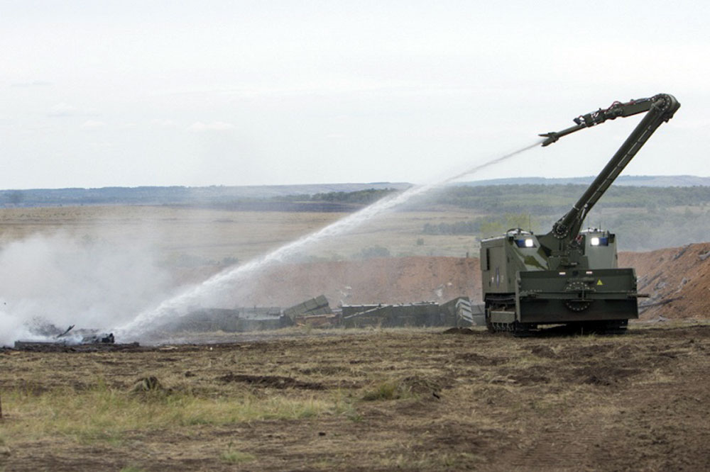  What technology do Russian troops have for demining Palmyra?